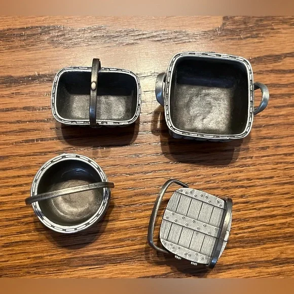 Lot of 4 Peterboro Basket Co. miniature pewter baskets. - Picture 4 of 5